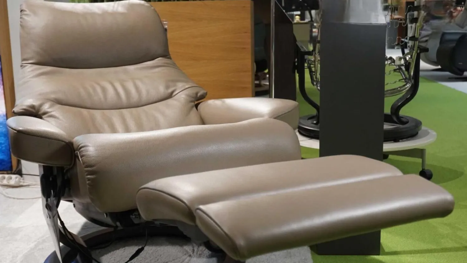 Stressless Relaxsessel|Sessel View M Leder Batick Mole Braun Füße Classic Wenge Gebeizt Mit Power Leg And Back