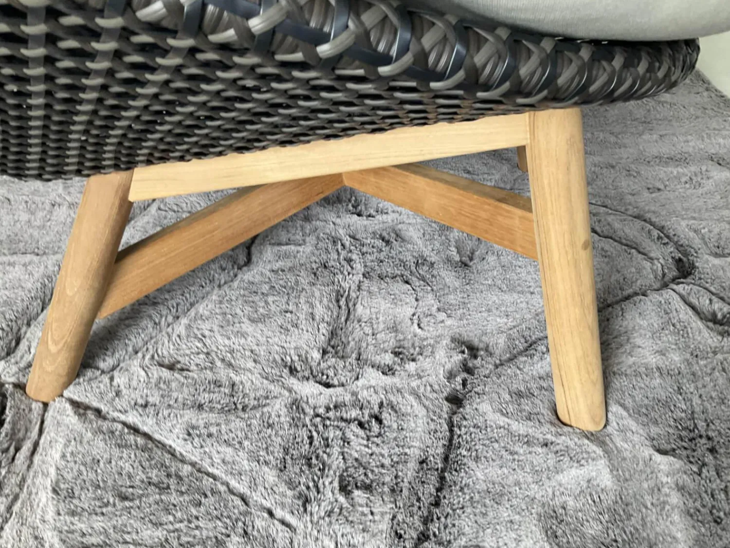 DEDON Loungemöbel|Sessel Wing Chair Mbrace Stoff A 462 Cool Sage Grau Fasergeflecht Arabica Schwarz Braun Füße Teakholz