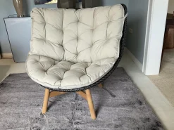 DEDON Loungemöbel|Sessel Wing Chair Mbrace Stoff A 462 Cool Sage Grau Fasergeflecht Arabica Schwarz Braun Füße Teakholz