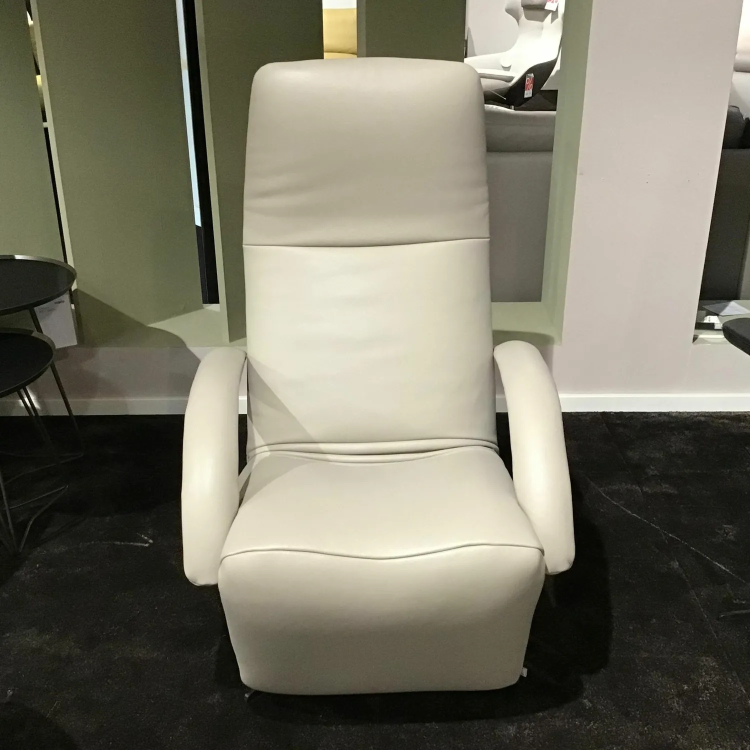 Jori Relaxsessel|Sessel Yoga JR7360 Leder Celia Egg Weiß Creme Gestell Schwarz Lackiert