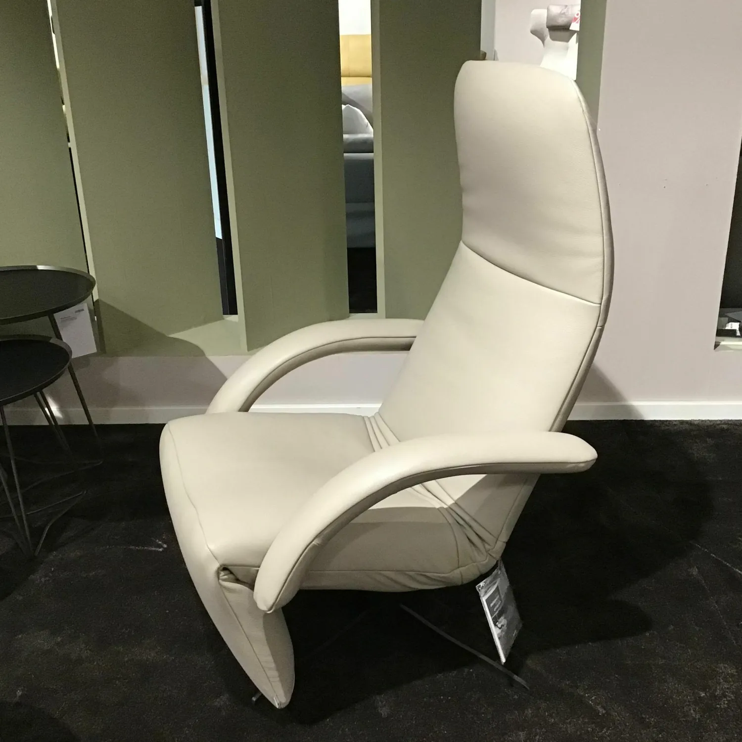 Jori Relaxsessel|Sessel Yoga JR7360 Leder Celia Egg Weiß Creme Gestell Schwarz Lackiert