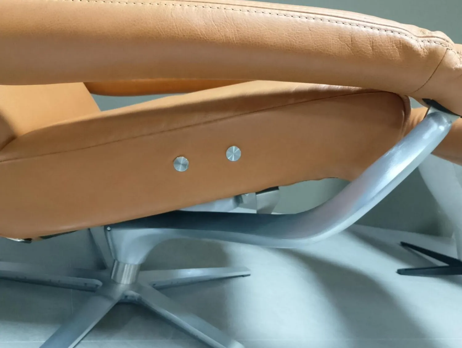 Koinor Relaxsessel|Sessel Yoko No 5 Leder B Toro Whisky Braun Gestell 5 Arm Drehkreuz Nickel Silber Satiniert