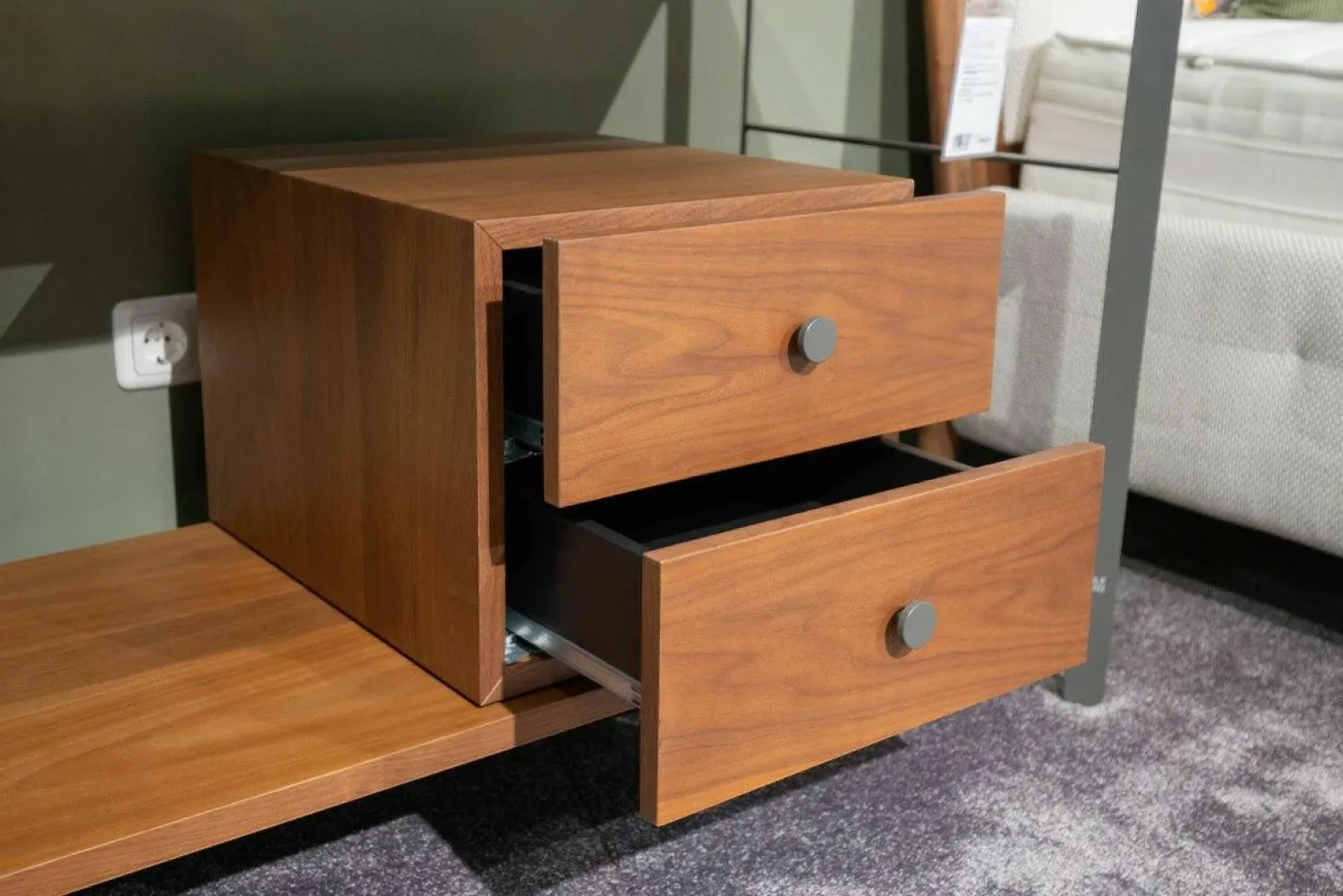 Rolf Benz Kommoden & Sideboards|Sideboard 914 Holzfurnier Farblos Lackiert Nussbaum Amerikanisch Gestell Stahl Lackiert
