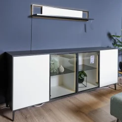 Die Hausmarke Kommoden & Sideboards|Sideboard 2107 Mattlack Quarzgrau Und Schieferschwarz Vitrineneinsatz Polarweiß Weiß Designfuß Schiefer Grau Mit Beleuchtung
