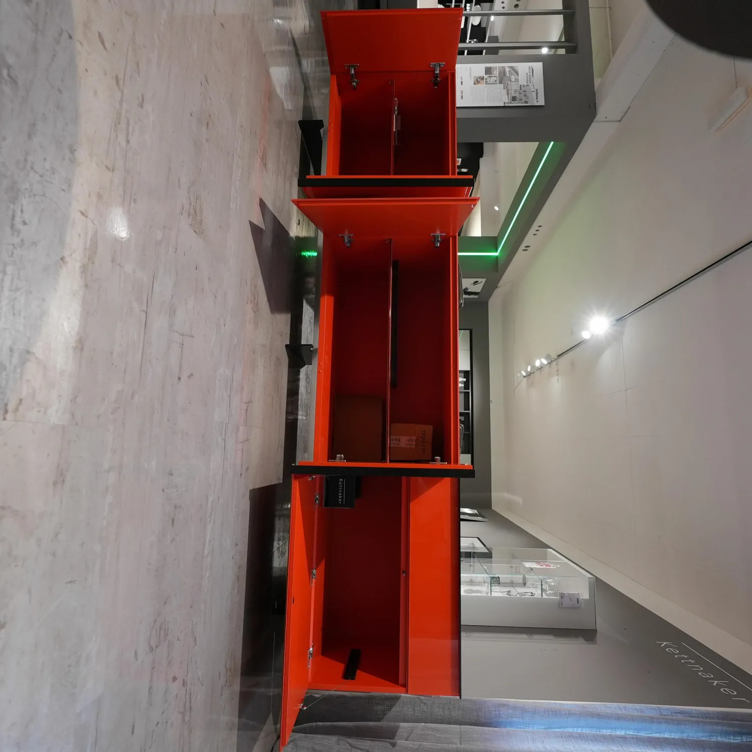 Kettnaker Kommoden & Sideboards|Sideboard Alea Lack Blutorange Rahmengestell und Griffleisten Alu Schwarz Matt