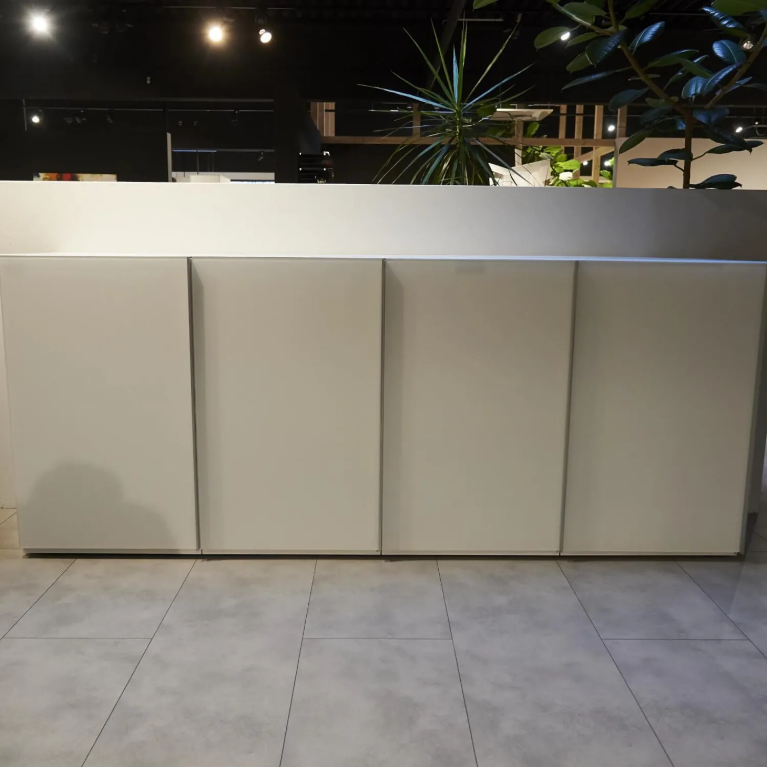 Kettnaker Kommoden & Sideboards|Sideboard Alea Lack Weiß Front Und Abdeckplatte Glas Matt Weiß Griffe Alu Matt