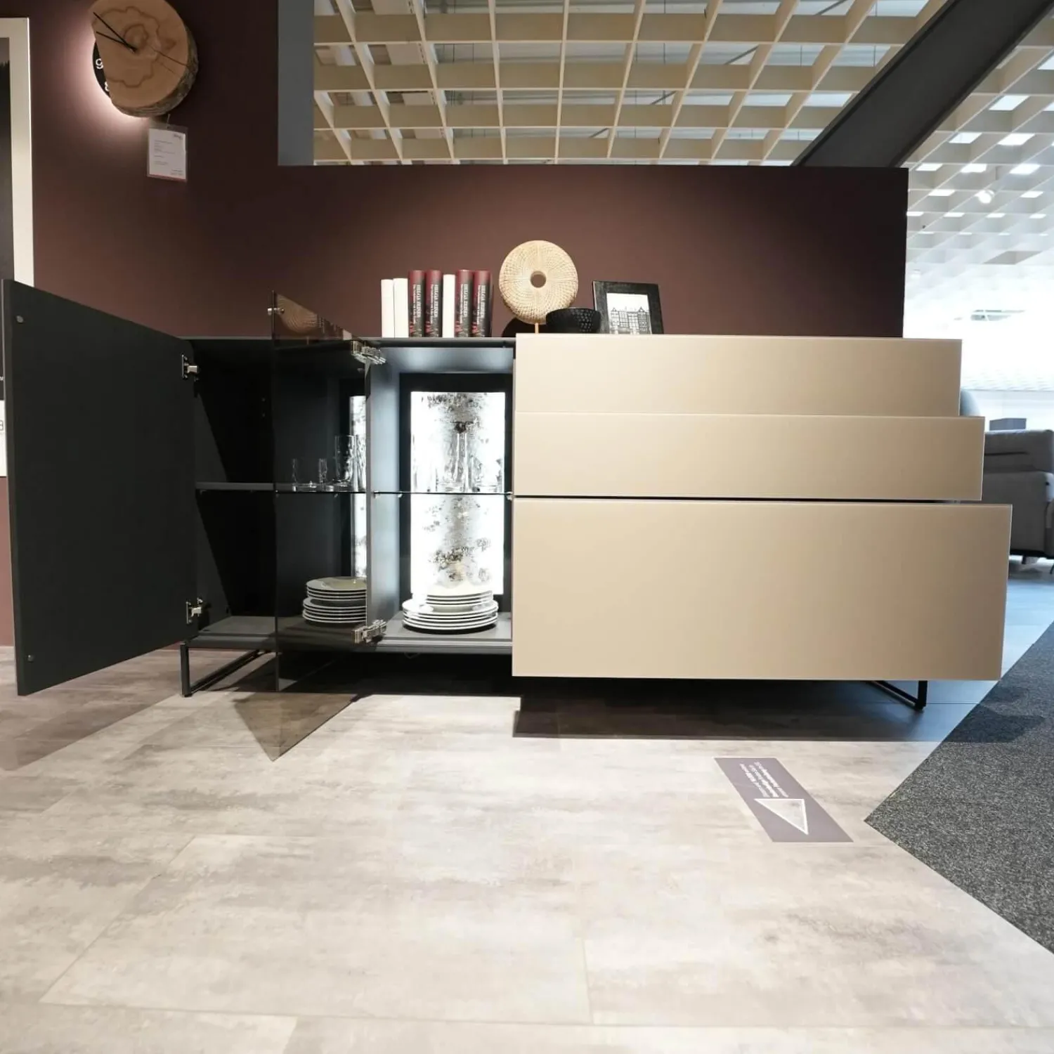 Hartmann Kommoden & Sideboards|Sideboard Alva Kernbirke Massiv Harmaa Mit Vitrinen Beleuchtung Kufen 3110W 1191 Schwarz