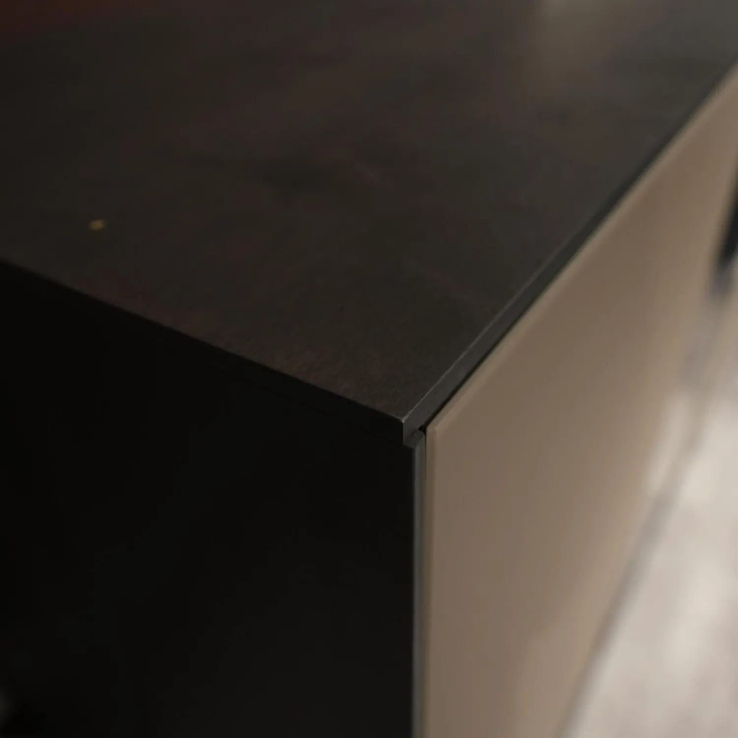 Hartmann Kommoden & Sideboards|Sideboard Alva Kernbirke Massiv Harmaa Mit Vitrinen Beleuchtung Kufen 3110W 1191 Schwarz