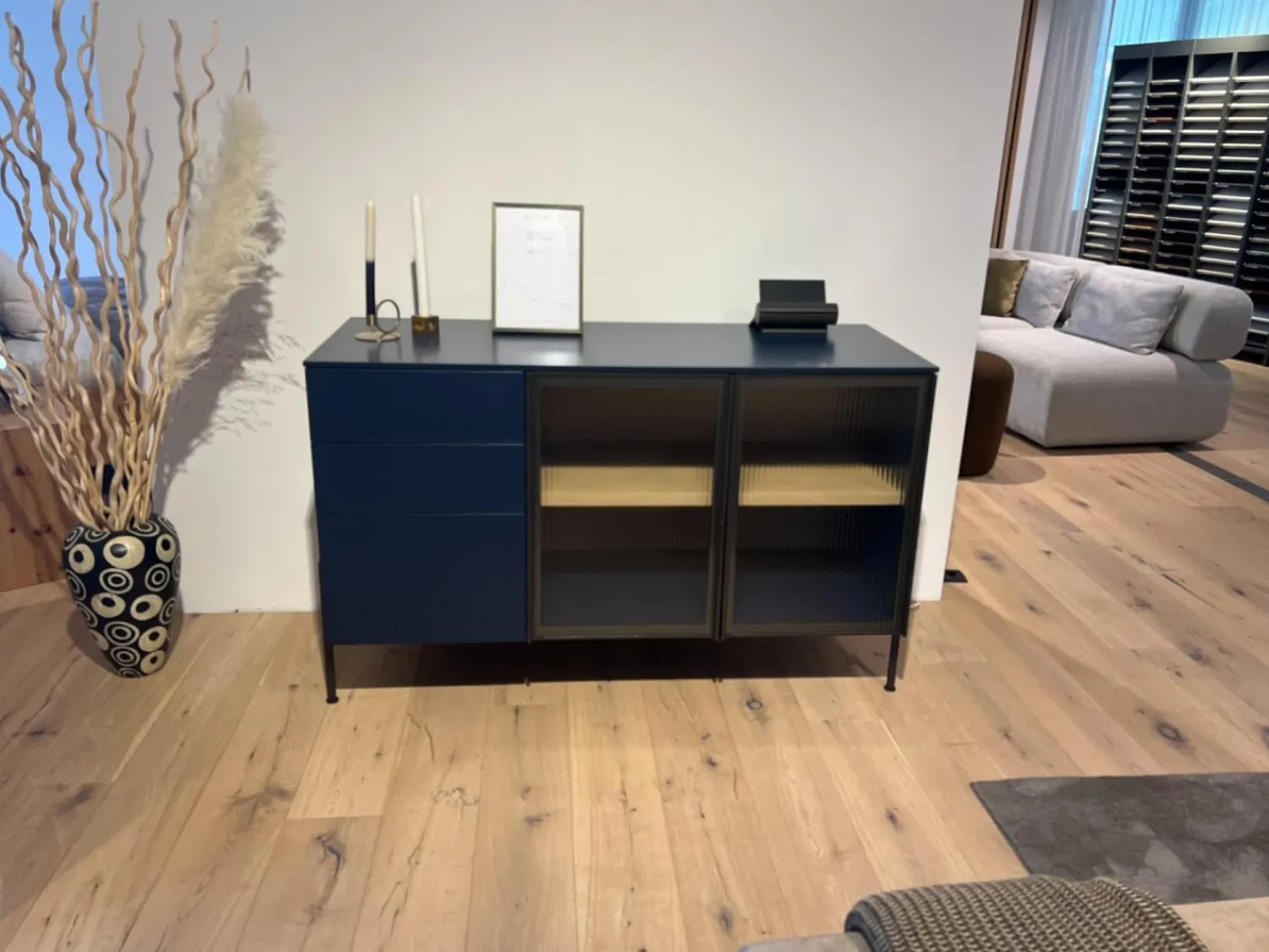 Novamobili Kommoden & Sideboards|Sideboard Belt 1350 353 Blu Notte Matt Dunkellau Glas Gerippt Füße Brüniert Oxidiert Inklusive Beleuchtung