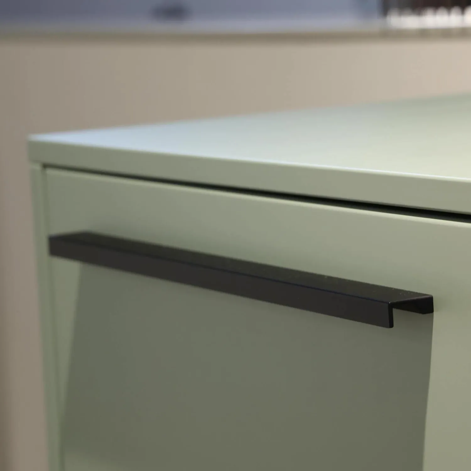 Contur Kommoden & Sideboards|Sideboard Biella Front Lack L460 Salbeigrün Satin Korpus K190 Lavaschwarz