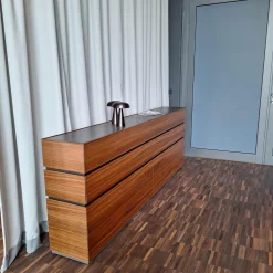 Interlübke Kommoden & Sideboards|Sideboard Cube Nussbaum Canela Geölt Lederauflage Dunkelbraun Sockel Grau
