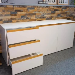 Raum.Freunde Kommoden & Sideboards|Sideboard Göte Eiche Massiv Geölt Metall Weiß Matt Lackiert Kunststoff Schwarz