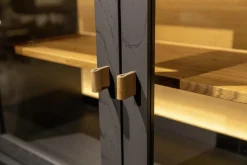 Form Exclusiv Kommoden & Sideboards|Sideboard Hampton Eiche Anthrazit Gebeizt Türen Klarglas 3 Einlegeböden Griff Leder braunEiche Natur