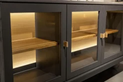 Form Exclusiv Kommoden & Sideboards|Sideboard Hampton Eiche Anthrazit Gebeizt Türen Klarglas 3 Einlegeböden Griff Leder braunEiche Natur