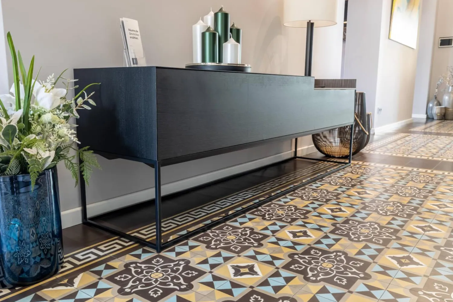 MDF Italia Kommoden & Sideboards|Sideboard Inmotion Front Massivholz Esche Schwarz Lackiert Abdeckplatte Holz Natur Grau