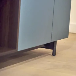 San Giacomo Kommoden & Sideboards|Sideboard Lampo Eiche Termort und Avio matt lackiert Drehtüren mit Push-Pull Öffnung Glaseinlegeböden