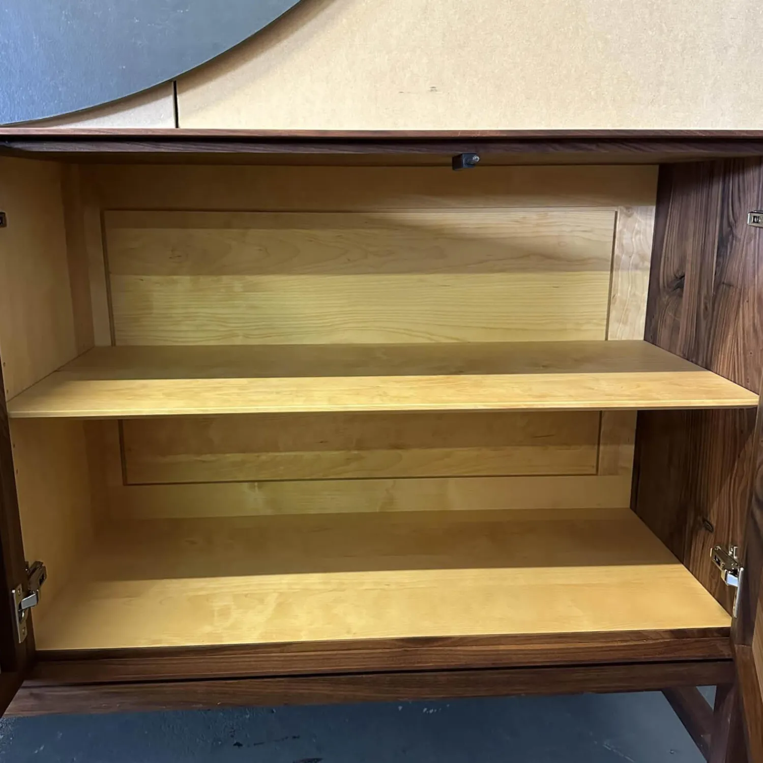 Scholtissek Kommoden & Sideboards|Sideboard Linum Astiger Nussbaum Natur Geölt Front Europäischer Nussbaum Innen Birke