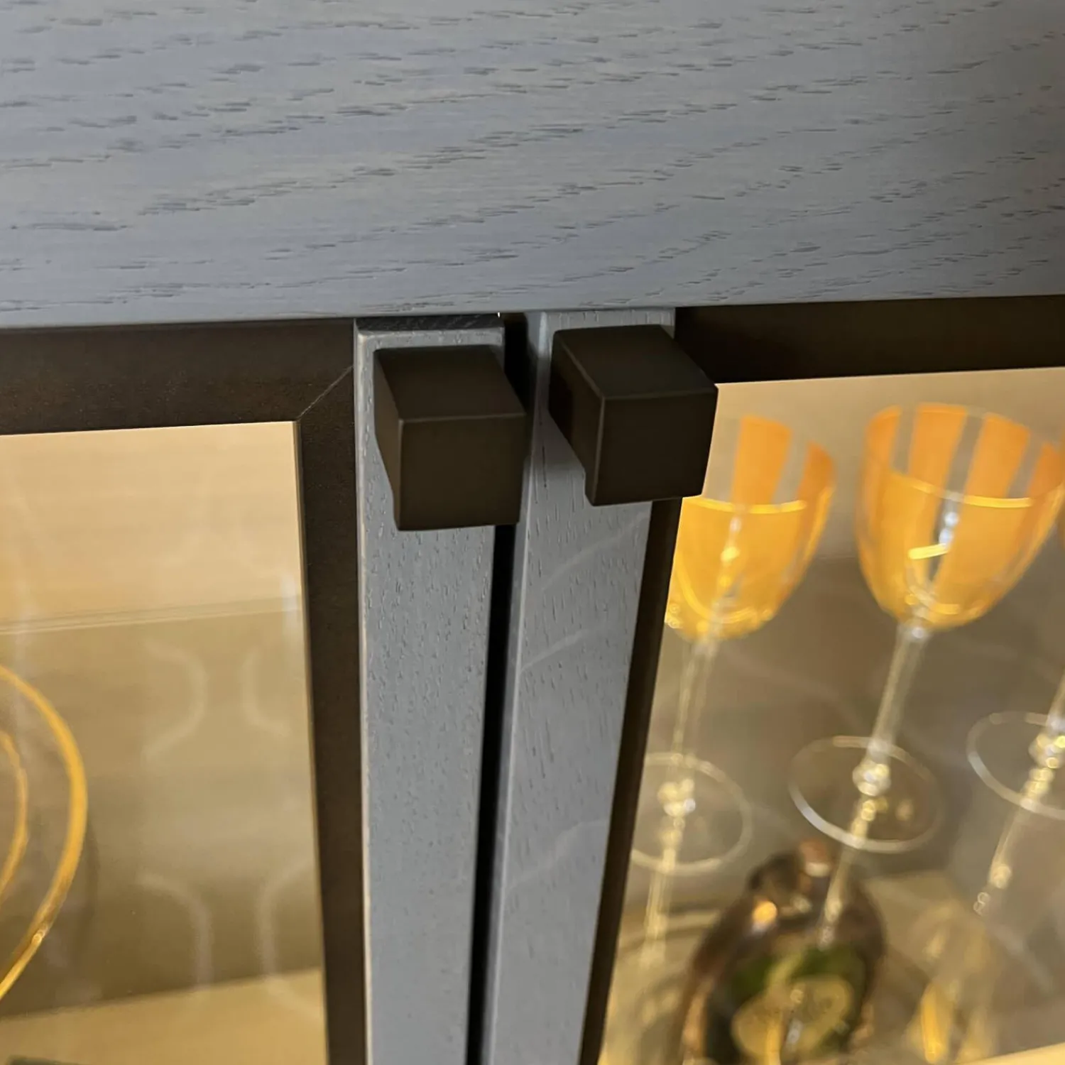 Form Exclusiv Kommoden & Sideboards|Sideboard Madison 4-türig Korpus Eiche Grau Gebeizt Türen Glas Mit Beleuchtung