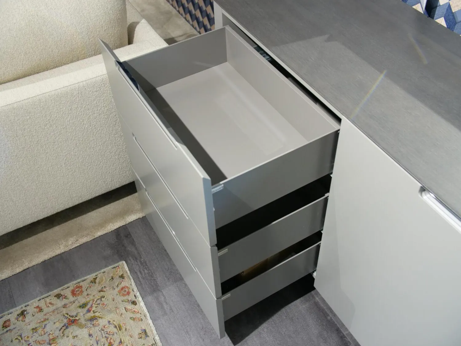 Interlübke Kommoden & Sideboards|Sideboard Mell Lack Matt Flintgrau Platte Esche Achat Untergestell Verchromt