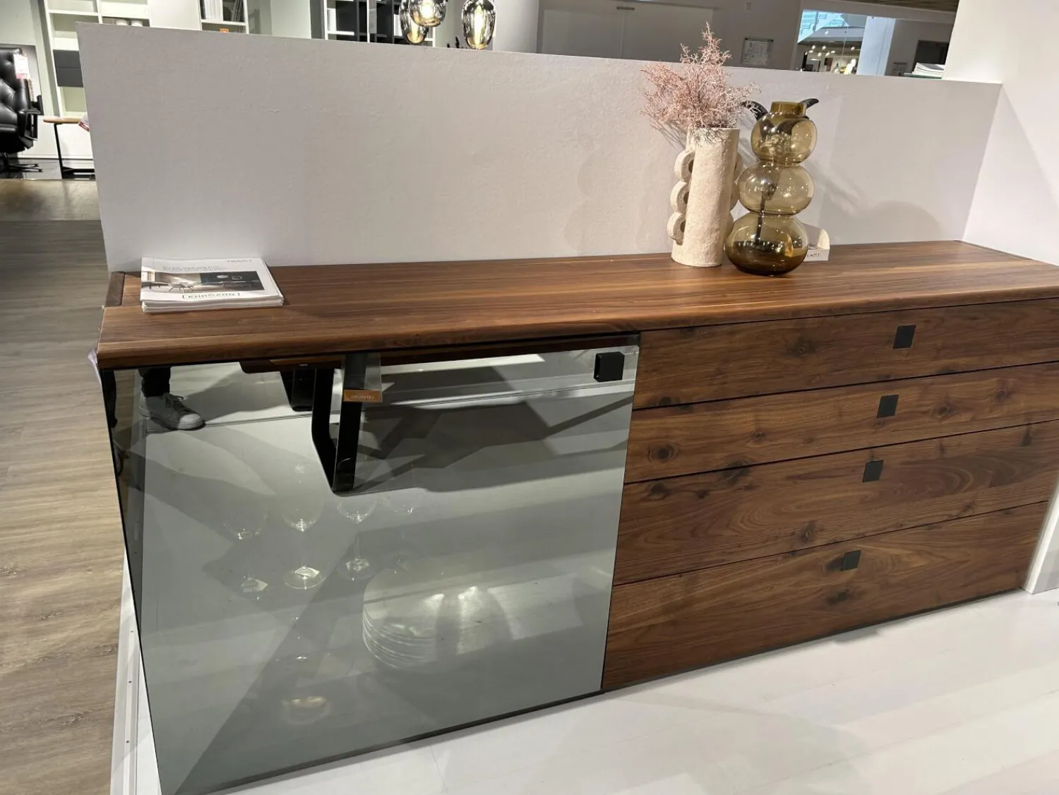 Team 7 Kommoden & Sideboards|Sideboard Nox Nussbaum Wild Naturöl Glasausführung Palladium Glas Mit Beleuchtung