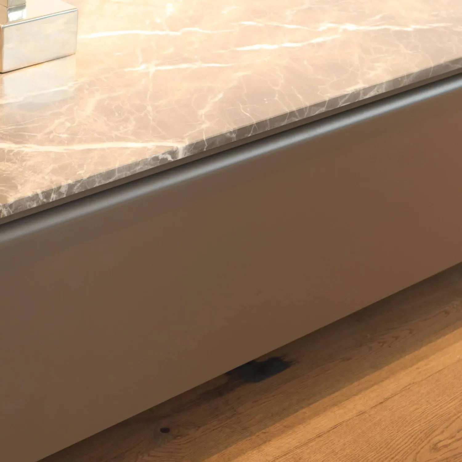 Molteni & C Kommoden & Sideboards|Sideboard Password Evolution Abdeckplatte Marmorplatte Orientgrau Korpus Melamin Batik Schiefergrau Gestell Zinnfarbig