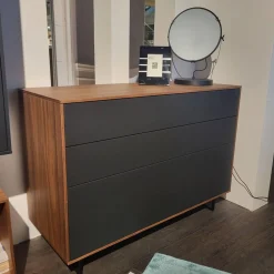 Paul Lindberg Kommoden & Sideboards|Sideboard pl.Cera Nussbaum Natur Geplankt Front Lack Seidenmatt Anthrazit Metallfüße Schwarz Lackiert