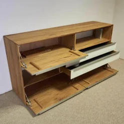 Decker Kommoden & Sideboards|Sideboard Ramos in Astbuche Massiv Naturbelassen Geölt Frontakzente Glas Weiß mit Beleuchtung