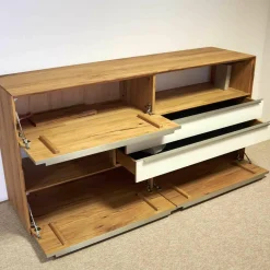 Decker Kommoden & Sideboards|Sideboard Ramos in Astbuche Massiv Naturbelassen Geölt Frontakzente Glas Weiß mit Beleuchtung