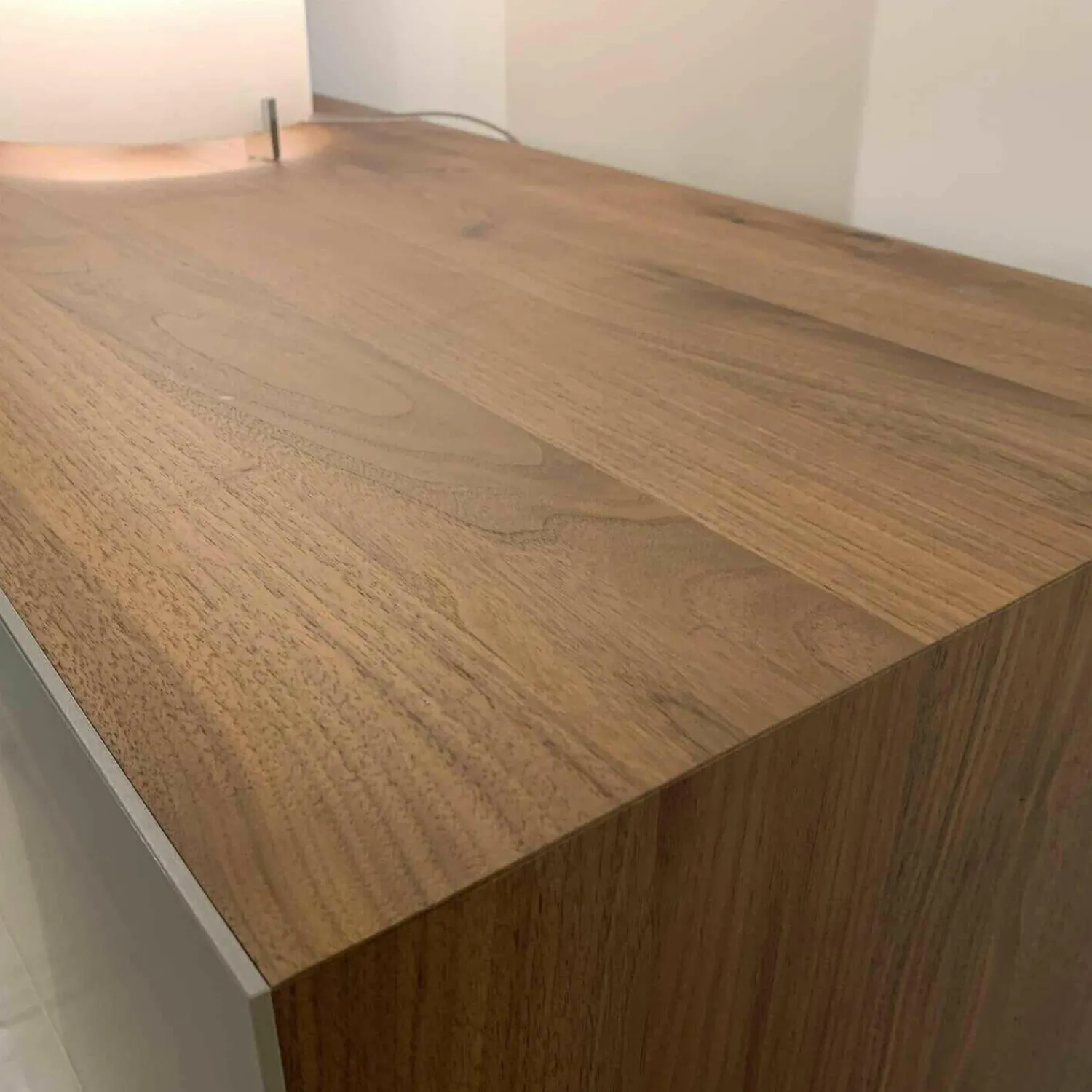 YOMEI Kommoden & Sideboards|Sideboard S100 Nussbaum Taupe Zierleiste Edelstahl Poliert