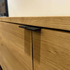 Janua Kommoden & Sideboards|Sideboard SC21 Eiche Natur Geölt Mit Ästen Füße Y Gestell H23 RAL9005 Tiefschwarz Schwarz