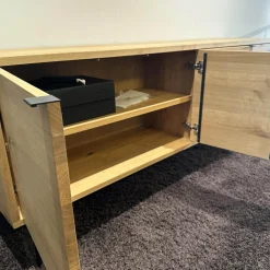 Janua Kommoden & Sideboards|Sideboard SC21 Eiche Natur Geölt Mit Ästen Füße Y Gestell H23 RAL9005 Tiefschwarz Schwarz