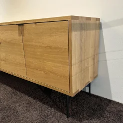 Janua Kommoden & Sideboards|Sideboard SC21 Eiche Natur Geölt Mit Ästen Füße Y Gestell H23 RAL9005 Tiefschwarz Schwarz