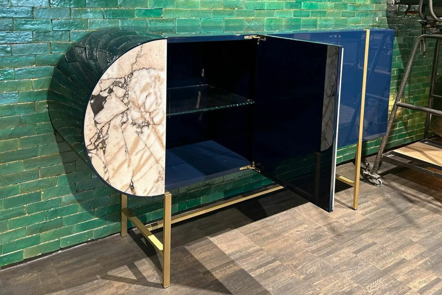 Baxter Kommoden & Sideboards|Sideboard Selene Mobile Hochglanzlack Laccature Dunkelblau Einsatz Marmor