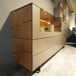 Hartmann Kommoden & Sideboards|Sideboard 418T Vara Kerneiche Umato Sägerau Gebürstet Titan Grau Mit Vitrine 9612 Beleuchtung Kufen 1045 Anthrazit