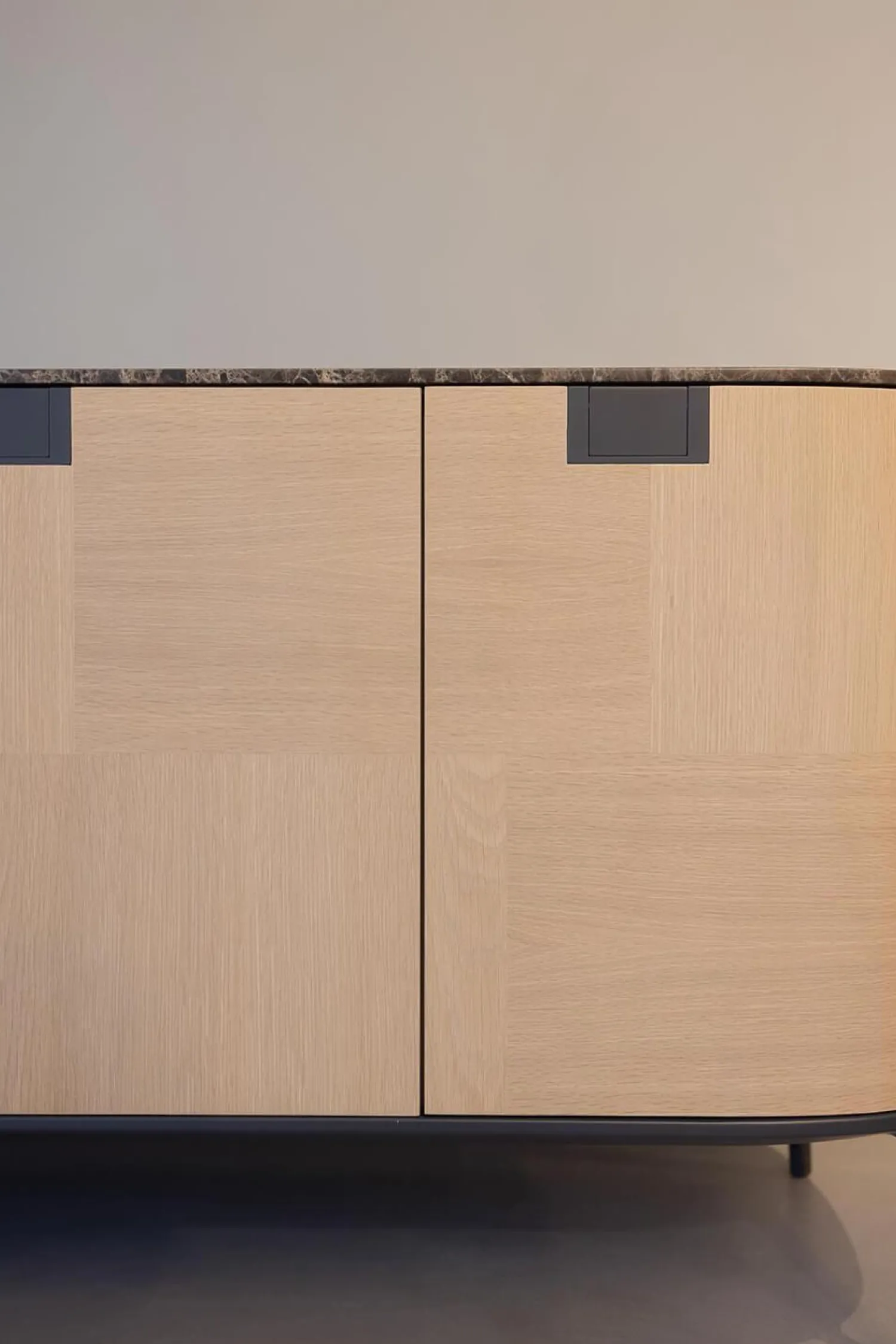 B&B Italia Kommoden & Sideboards|Sideboard Tesaurus Front Eiche Hell Innen Ahorn Frise Abdeckplatte Marmor Emperador Grau