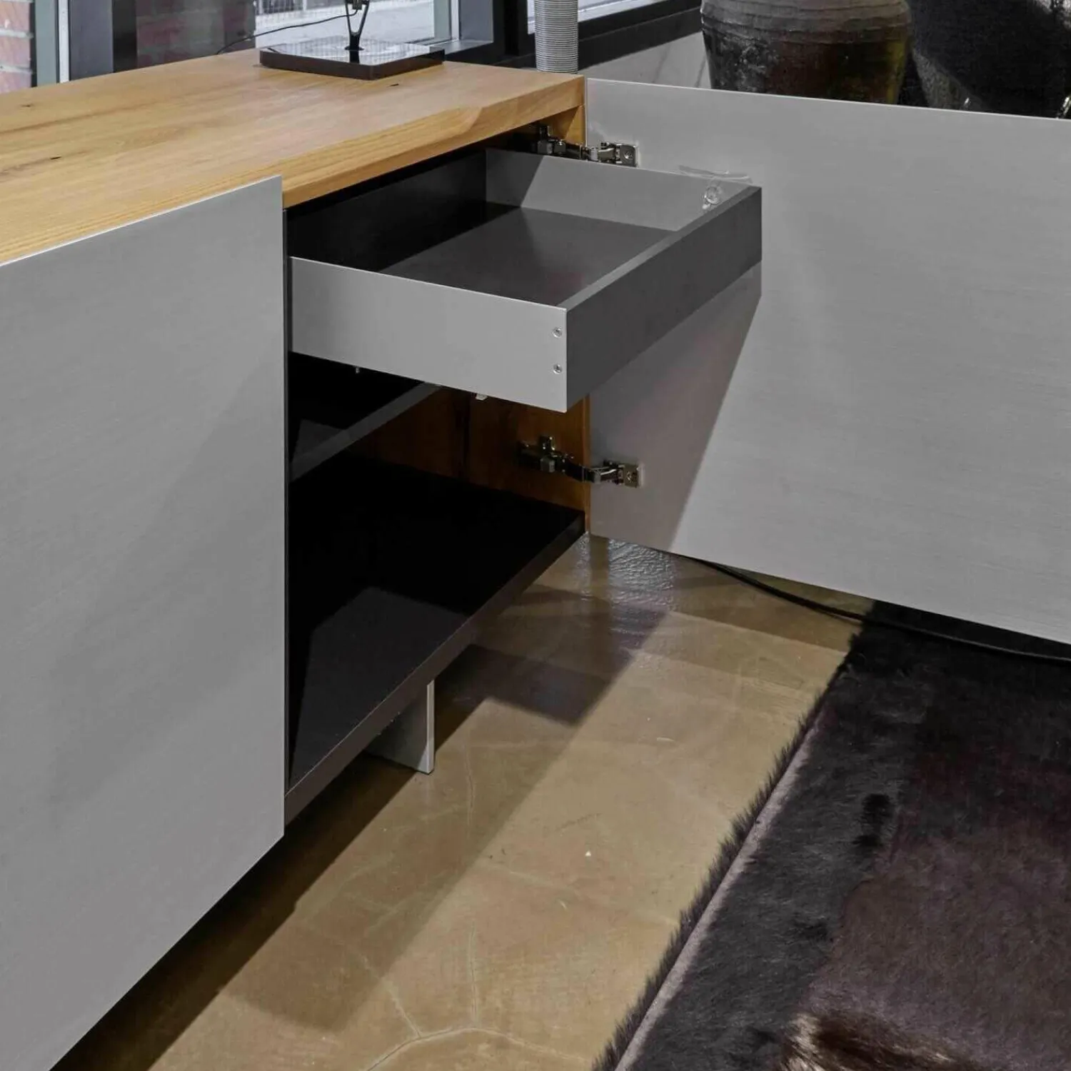 Zoom by Mobimex Kommoden & Sideboards|Sideboard Tix 3 Ulme Aluminium Gebürstet Eloxiert 3-Türig
