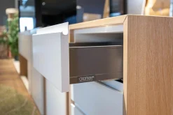 Cramer Holzmanufaktur Kommoden & Sideboards|Sideboard Velare Eiche Weißöl Front Verkehrsweiß 9016 Füße Chrom Mit Schubkästen