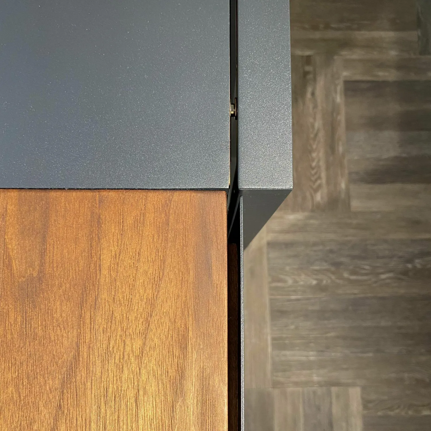 Wimmer Kommoden & Sideboards|Sideboard Weira Korpus Nussbaum Rustikal Front Schwarzgrau Metall Mit Beleuchtung