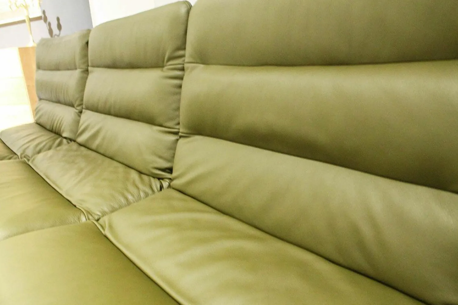 KFF Bänke|Sitzbank Arva 3,5-Sitzer Leder Sauvage Avocado 8116 Grün Drahtkufengestell Struktur Olive