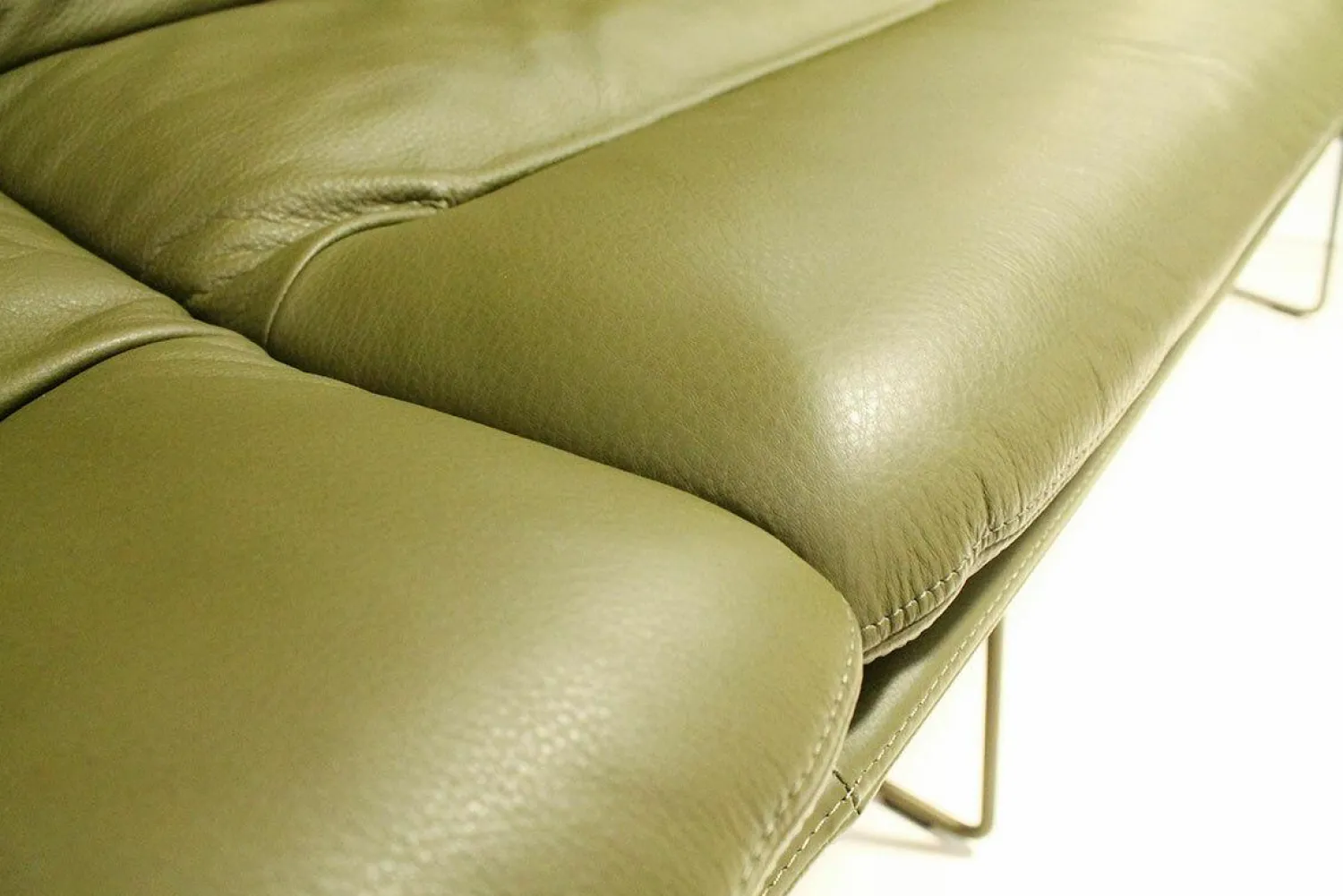 KFF Bänke|Sitzbank Arva 3,5-Sitzer Leder Sauvage Avocado 8116 Grün Drahtkufengestell Struktur Olive