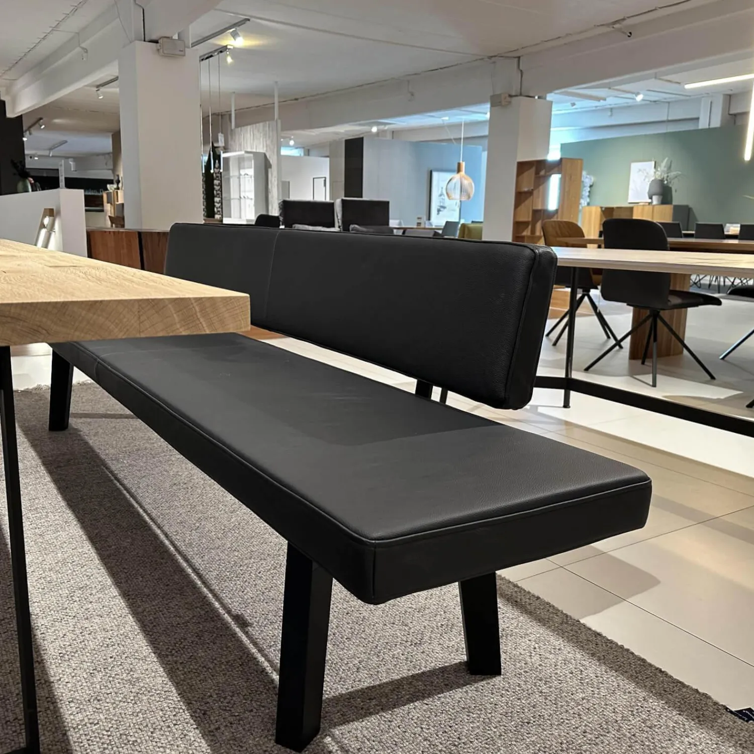 Janua Bänke|Sitzbank BB 32 Connect Leder Orient Ebony Schwarz Gestell Tiefschwarz Pulverbeschichtet Matt Füße Eiche Schwarz