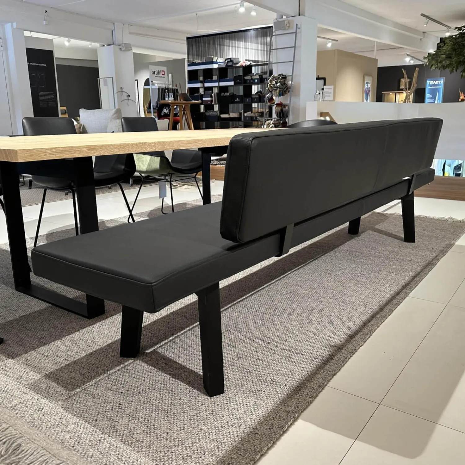 Janua Bänke|Sitzbank BB 32 Connect Leder Orient Ebony Schwarz Gestell Tiefschwarz Pulverbeschichtet Matt Füße Eiche Schwarz