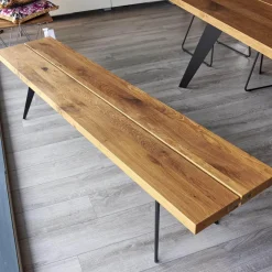 Scholtissek Bänke|Sitzbank Talio Knorrige Eiche Rustiko Geölt Inklusive Mittelfuge Harz Ausgegossen Gestell Edelstahl Schwalben Schwarz