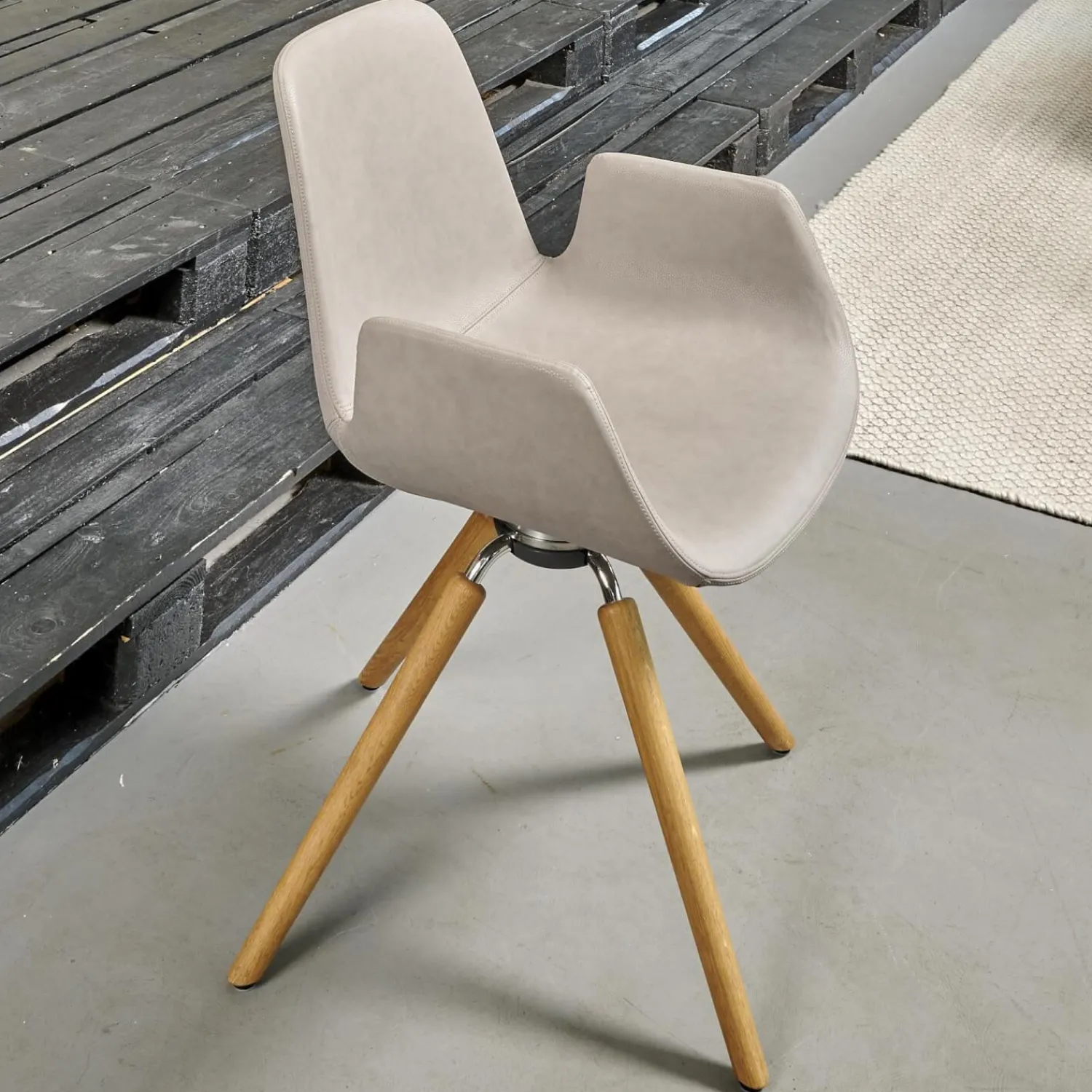 Tonon Stuhlsets|Sitzgruppe Armlehnstuhl Step Bezug Eco Kunstleder Schlamm Gestell Eiche