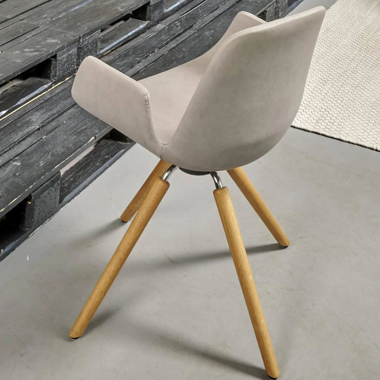 Tonon Stuhlsets|Sitzgruppe Armlehnstuhl Step Bezug Eco Kunstleder Schlamm Gestell Eiche