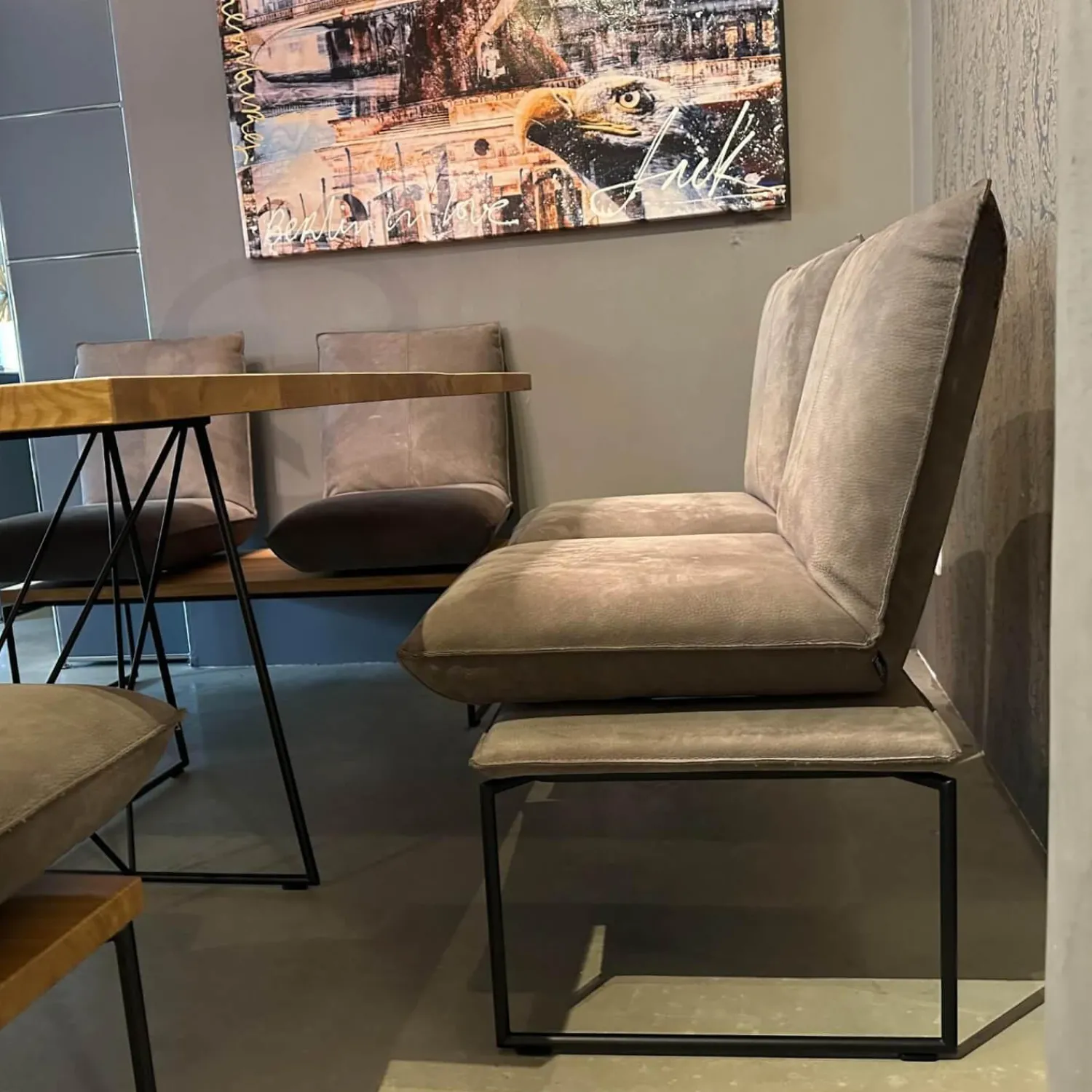 Bullfrog Stuhlsets|Sitzgruppe Tablo Leder Navajo Elefant 2020 63 Plateau Alteiche Und Plateau Bezogen Leder Untergestell Pulverbeschichtet Schwarz Matt Ohne Tisch