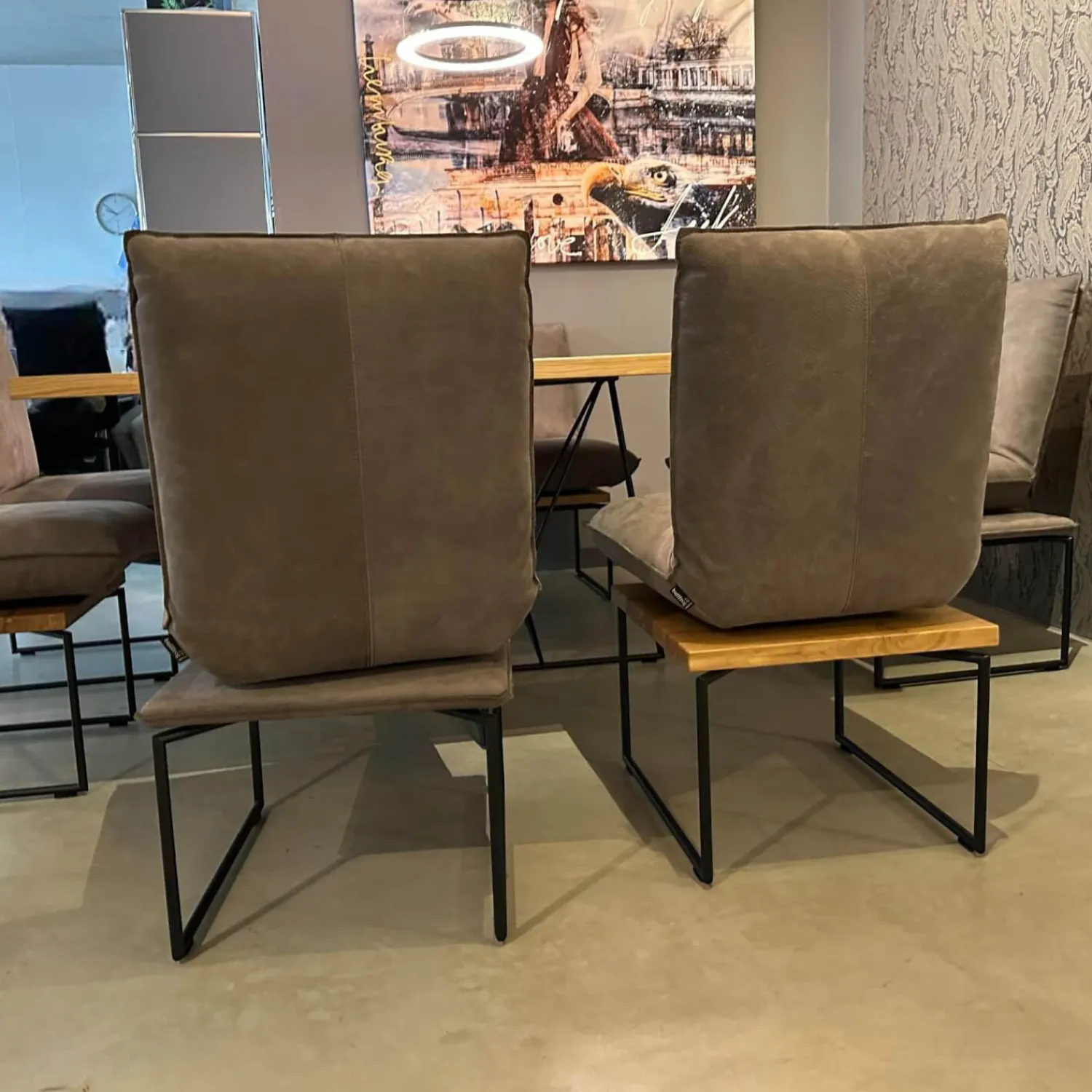 Bullfrog Stuhlsets|Sitzgruppe Tablo Leder Navajo Elefant 2020 63 Plateau Alteiche Und Plateau Bezogen Leder Untergestell Pulverbeschichtet Schwarz Matt Ohne Tisch