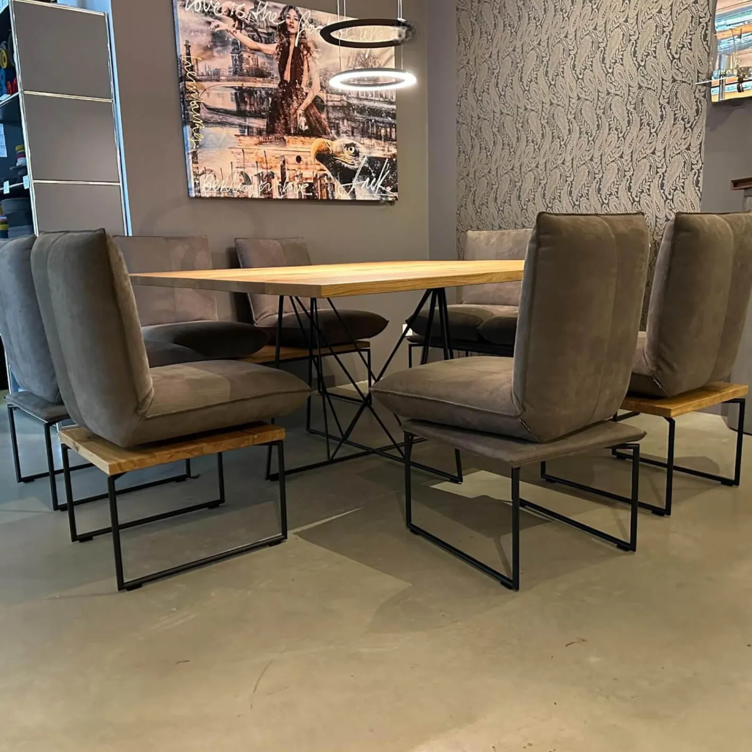 Bullfrog Stuhlsets|Sitzgruppe Tablo Leder Navajo Elefant 2020 63 Plateau Alteiche Und Plateau Bezogen Leder Untergestell Pulverbeschichtet Schwarz Matt Ohne Tisch