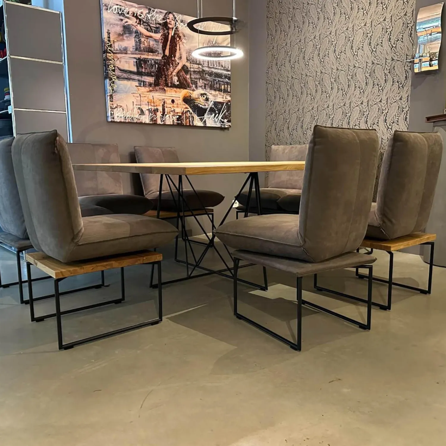 Bullfrog Stuhlsets|Sitzgruppe Tablo Leder Navajo Elefant 2020 63 Plateau Alteiche Und Plateau Bezogen Leder Untergestell Pulverbeschichtet Schwarz Matt Ohne Tisch