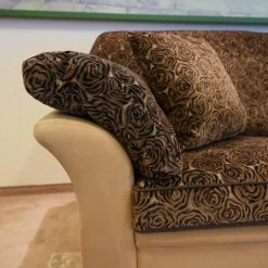 Finkeldei Polstergruppen|Sofa 2,5 sitzig und Sessel Batavia 619 Bezug Dunkelbraun Dunkelbeige Füße Nussbaum dunkel